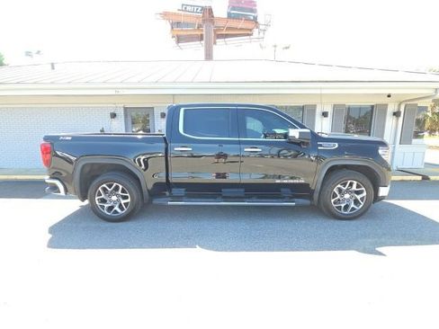 Used 2022 GMC Sierra 1500 SLT image 2