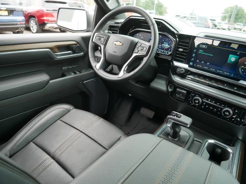 Used 2023 Chevrolet Silverado 1500 High Country w/ Technology Package AWD/4WD image 9