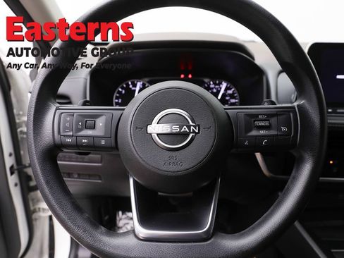 Used 2023 Nissan Rogue S AWD/4WD image 10