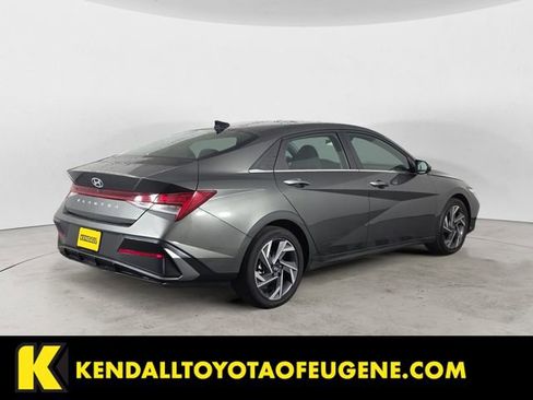 Used 2025 Hyundai Elantra SEL FWD image 5