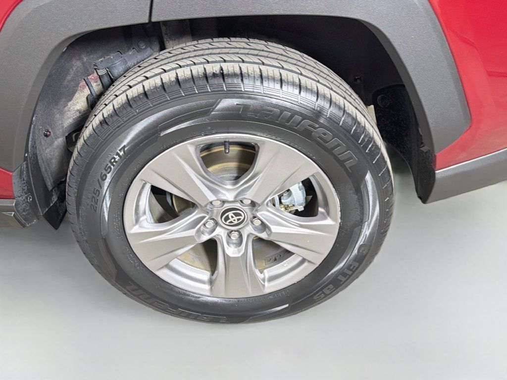Used 2025 Toyota RAV4 LE AWD/4WD image 30