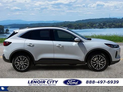 Used 2025 Ford Escape SE w/ PHEV Premium Package FWD image 2