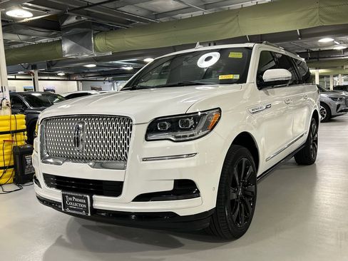 Used 2022 Lincoln Navigator L Reserve w/ Monochromatic Package AWD/4WD image 5
