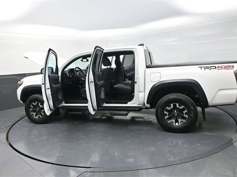 Used 2020 Toyota Tacoma TRD Off-Road image 39