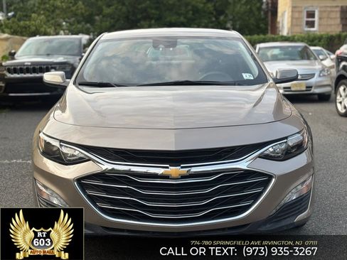 Used 2024 Chevrolet Malibu LT FWD image 2