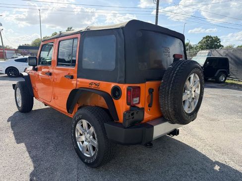 Used 2013 Jeep Wrangler Unlimited Sahara w/ Connectivity Group AWD/4WD image 7
