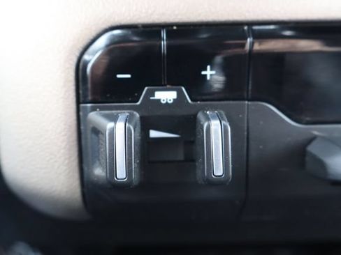 Used 2024 RAM 2500 Laramie AWD/4WD image 16