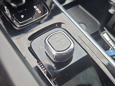 Used 2024 Volvo XC60 B5 Core w/ Climate Package image 16