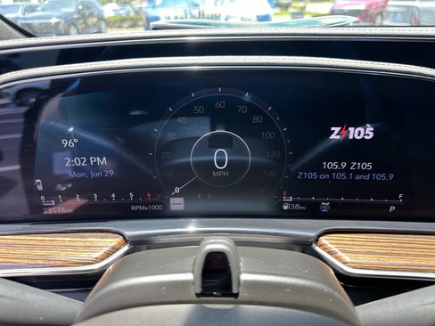 Used 2023 Cadillac Escalade ESV Premium Luxury AWD/4WD image 33