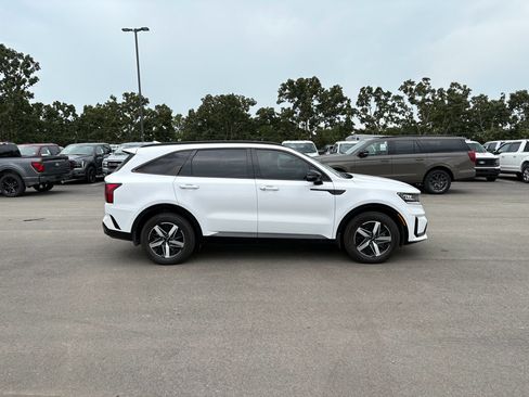 Used 2022 Kia Sorento EX w/ Panoramic Sunroof Package FWD image 5