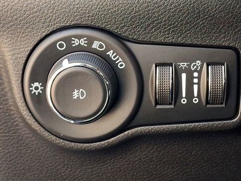 Used 2024 Jeep Compass Latitude image 23