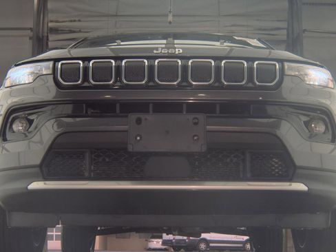 Used 2022 Jeep Compass Limited image 4