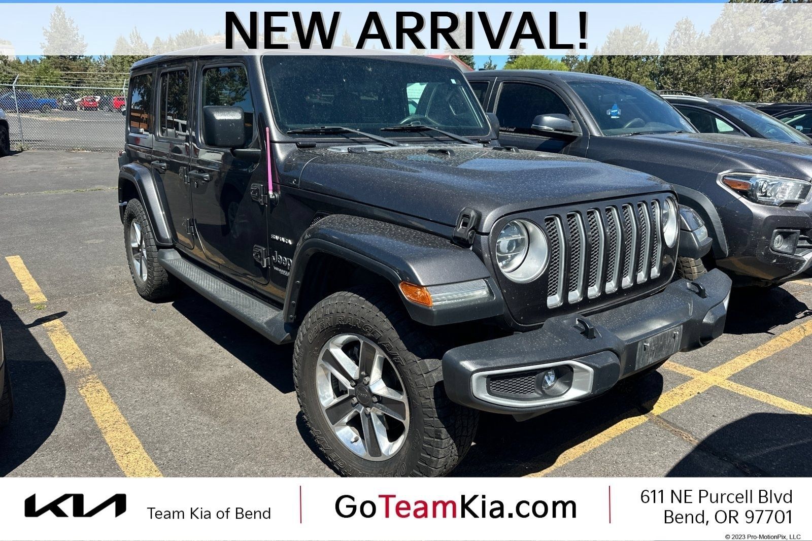 Used 2020 Jeep Wrangler Unlimited Sahara w/ LED Lighting Group AWD/4WD image 1