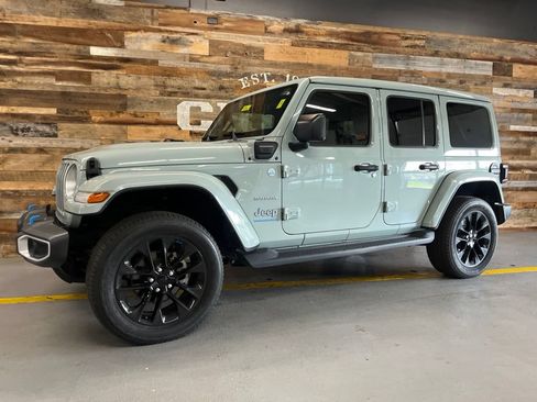 Used 2023 Jeep Wrangler Unlimited Sahara w/ Cold Weather Group AWD/4WD image 16