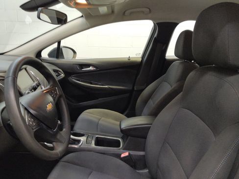 Used 2018 Chevrolet Cruze LT FWD image 17