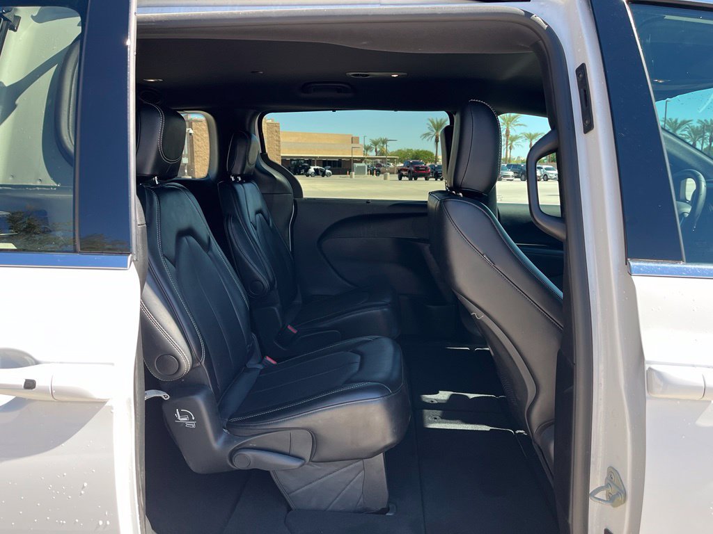 Certified 2025 Chrysler Pacifica Select FWD image 15