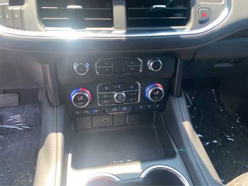 Used 2022 GMC Yukon AT4 AWD/4WD image 18