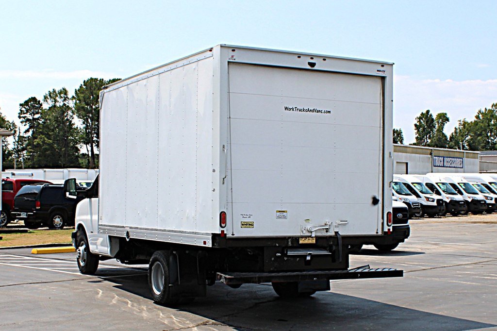 Used 2022 Chevrolet Express 3500 w/ Power Convenience Package RWD image 4