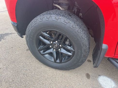 Used 2019 Chevrolet Silverado 1500 LT Trail Boss AWD/4WD image 9