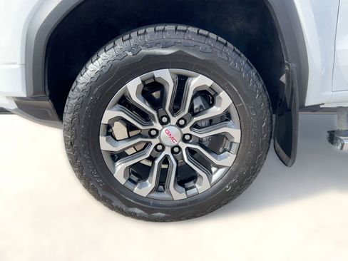 Used 2024 GMC Canyon Denali image 10