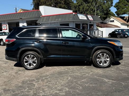 Used 2014 Toyota Highlander XLE image 7