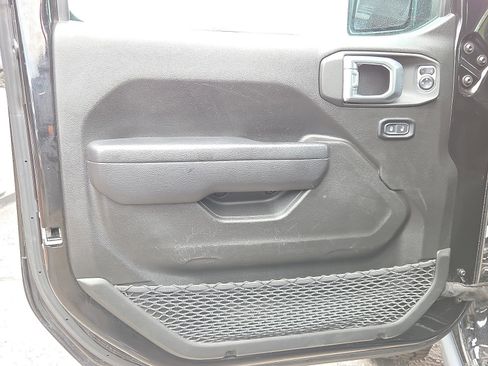 Used 2024 Jeep Wrangler Unlimited Rubicon w/ Convenience Group image 7