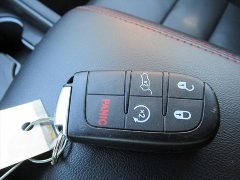 Certified 2025 Dodge Durango GT image 29