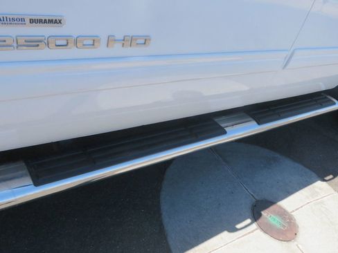 Used 2008 GMC Sierra 2500 SLT w/ EZ-Lift Tailgate Package RWD image 16
