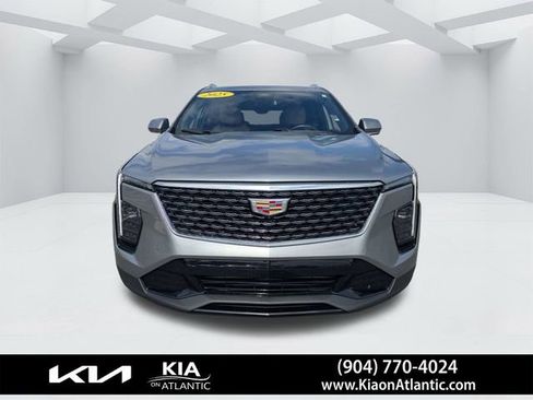 Used 2025 Cadillac XT4 Premium Luxury image 8
