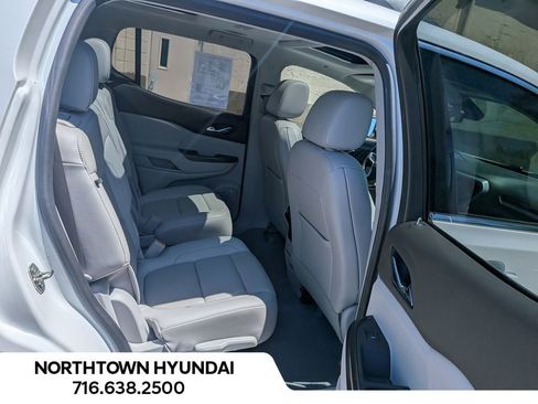 Used 2021 GMC Acadia SLT w/ Technology Package AWD/4WD image 40