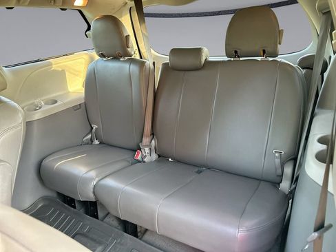 Used 2014 Toyota Sienna LE FWD image 29
