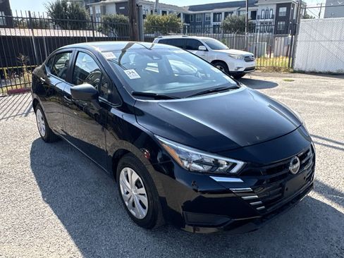Used 2025 Nissan Versa S FWD image 9