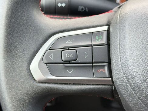 Used 2025 Jeep Compass Trailhawk AWD/4WD image 14