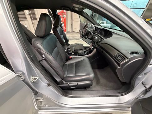 Used 2017 Honda Accord Sport Special Edition image 40