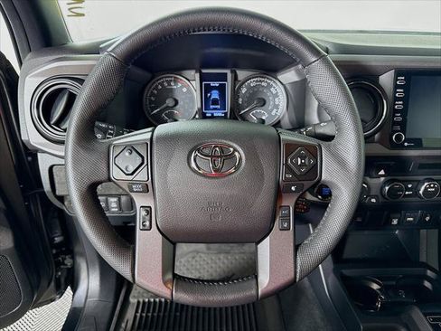 Certified 2022 Toyota Tacoma TRD Off-Road w/ Black Out Package (TMS) AWD/4WD image 12