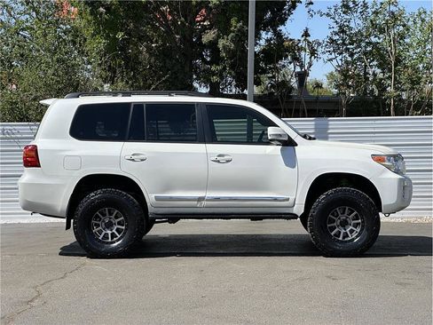 Used 2013 Toyota Land Cruiser AWD/4WD image 9