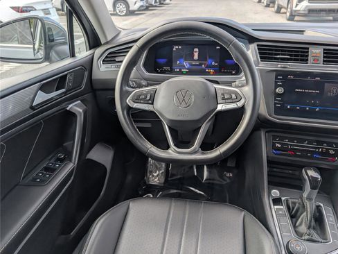 Used 2023 Volkswagen Tiguan SE w/ Panoramic Sunroof Package image 17