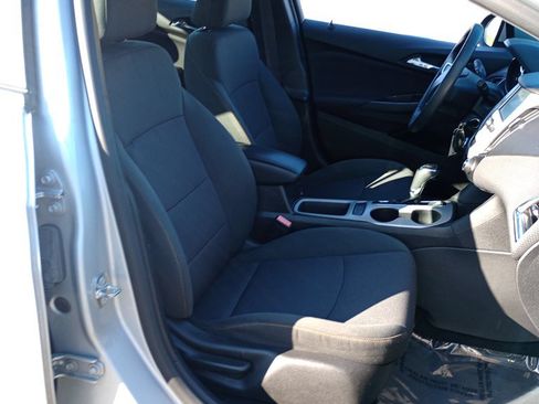 Used 2017 Chevrolet Cruze LS FWD image 23