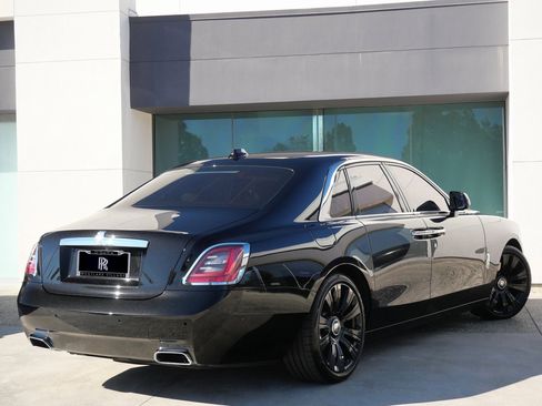 Used 2022 Rolls-Royce Ghost w/ Ghost Package image 2