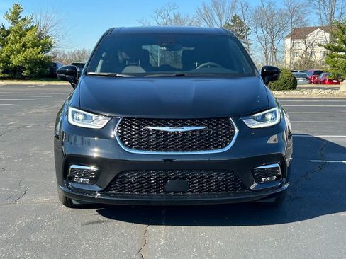 New 2026 Chrysler Pacifica Select image 2