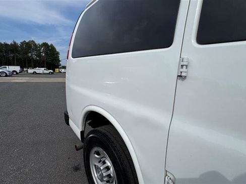Used 2017 Chevrolet Express 2500 LS RWD image 22