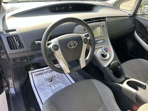 Used 2014 Toyota Prius Plug-In Hybrid image 9