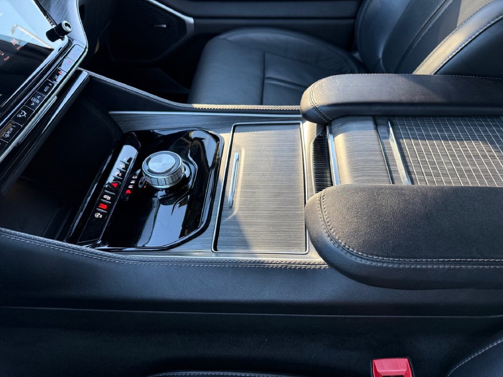 Used 2024 Jeep Wagoneer Series II w/ Flexible Seating Group RWD image 18
