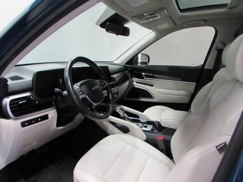 Used 2024 Kia Telluride S w/ S Sunroof Package FWD image 13
