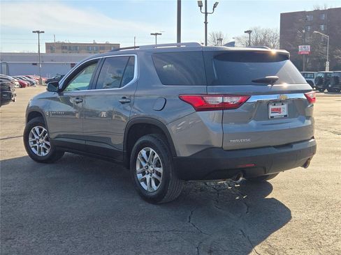 Used 2018 Chevrolet Traverse LT image 16
