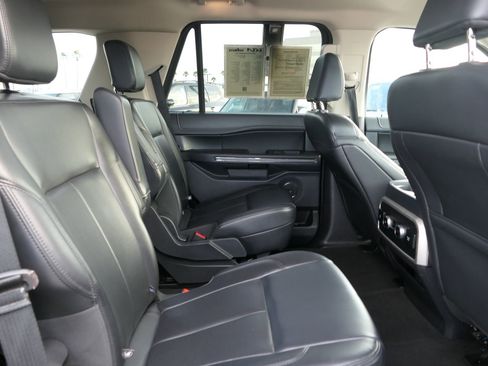 Used 2024 Ford Expedition XLT image 24