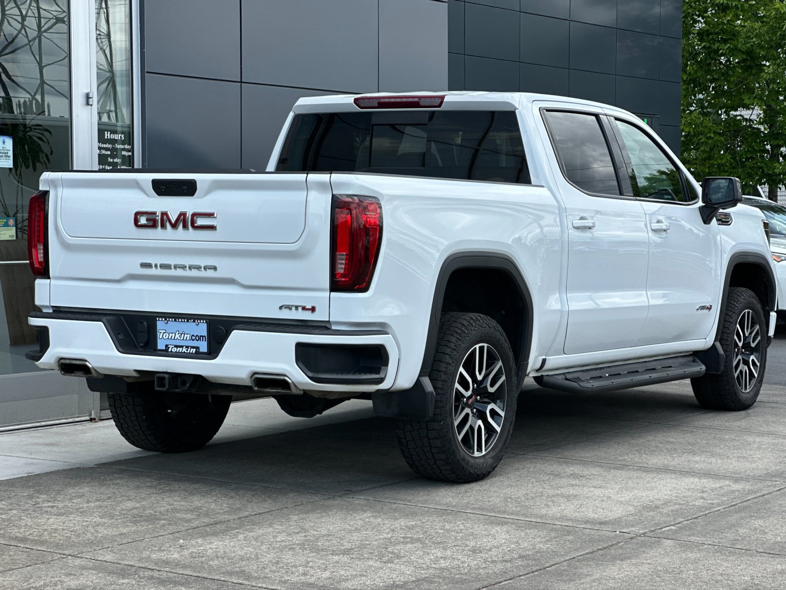 Used 2022 GMC Sierra 1500 AT4 w/ AT4 Preferred Package AWD/4WD image 4