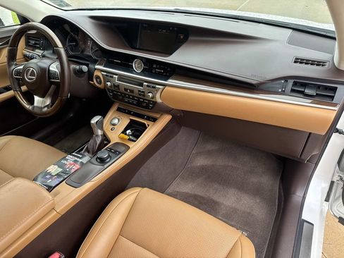 Used 2016 Lexus ES 350 w/ Premium Package w/Wood Trim FWD image 15