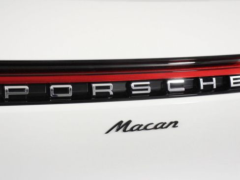 Certified 2026 Porsche Macan AWD/4WD image 22