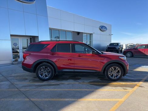 Used 2024 Ford Explorer XLT w/ Equipment Group 202A image 8